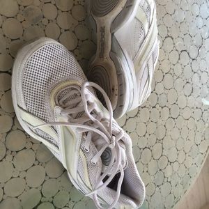 Women’s Reebok easy time sneakers